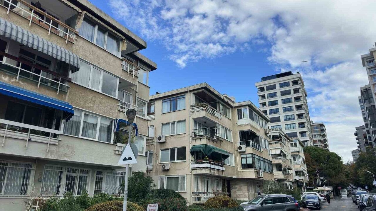 Kadıköy Suadiye'de Kentsel Dönüşüm Krizi: Çatı Dairesi Kararı Askıda