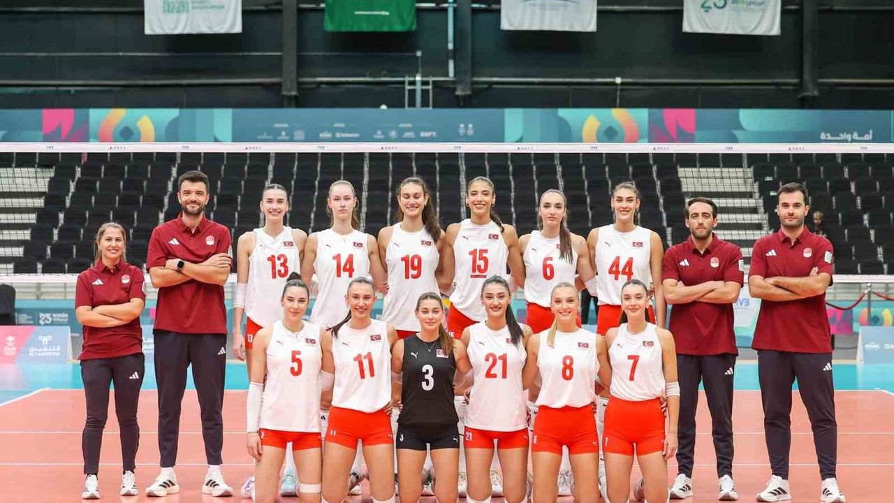 Kadın Voleybol Milli Takımı İslami Dayanışma Oyunları'na Farklı Galibiyetle Başladı