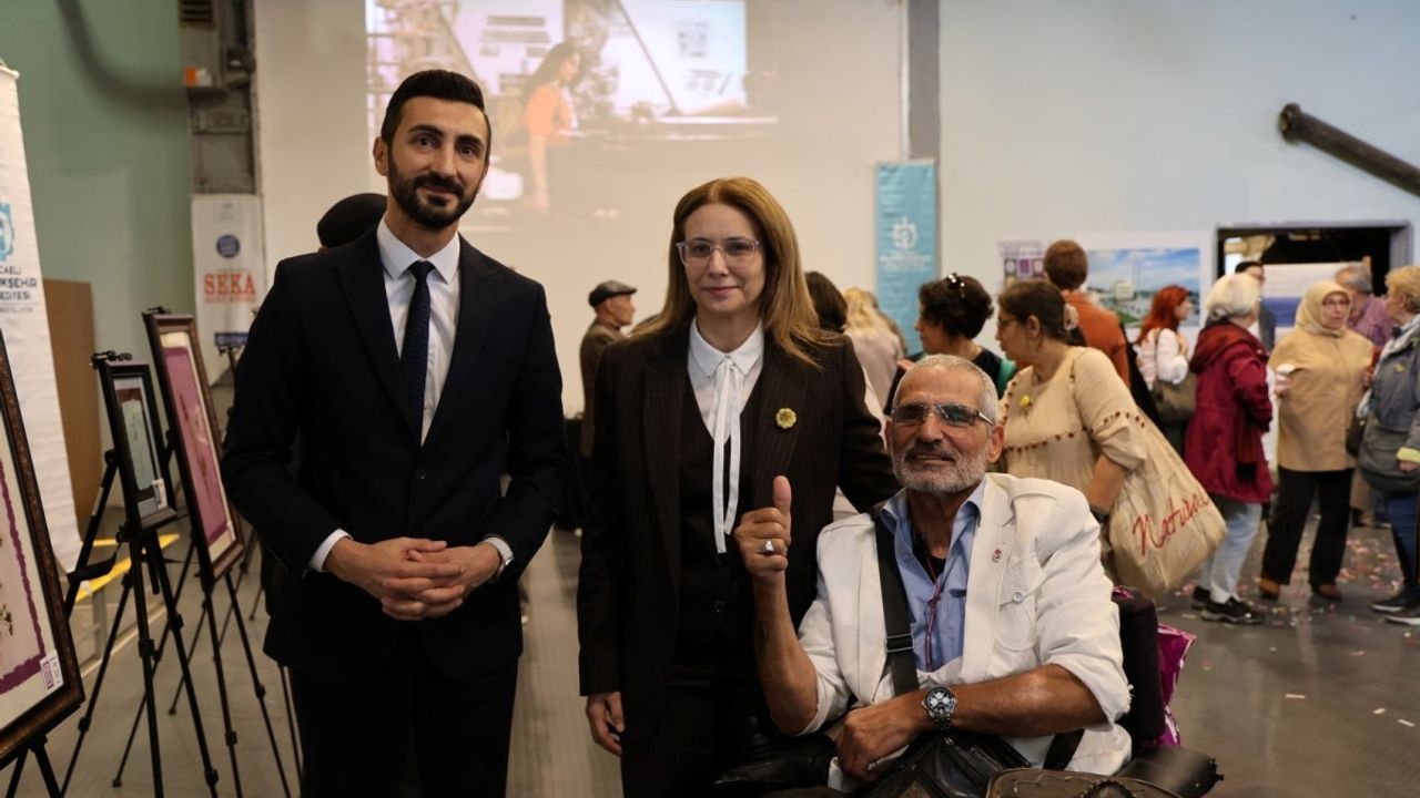 Kağıtta Açan Çiçekler Sergisi SEKA Kağıt Müzesi'nde Açıldı