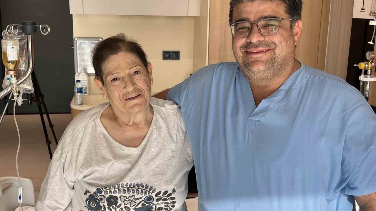 Kahramanmaraş'ta 74 Yaşındaki Kadın Omurga Ameliyatıyla Yeniden Yürüdü