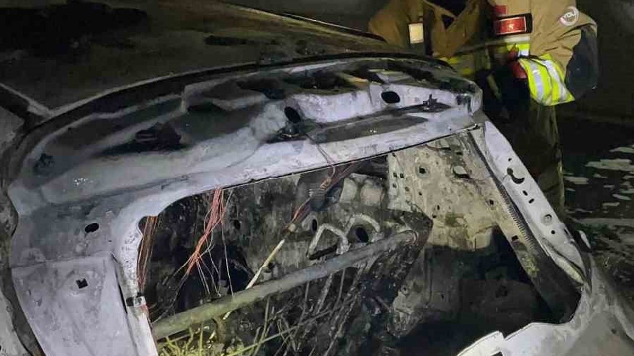 Kahramanmaraş'ta Elektrikli Otomobil Otoparkta Alev Aldı