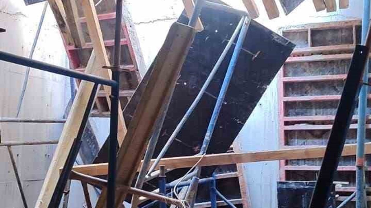 Kahramanmaraş’ta İnşaat İskelesi Çöktü: 1 İşçi Yaralandı