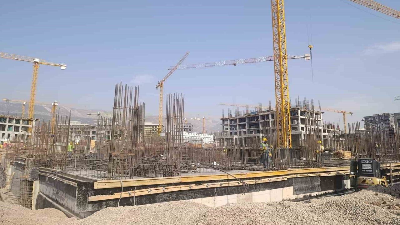 Kahramanmaraş’ta Onikişubat Stadyumu Yerine Deprem Konutları