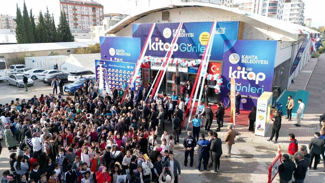 Kahta'da İlk Kitap Fuarı Açıldı: 75 Yayınevi, 64 Yazar Katılıyor