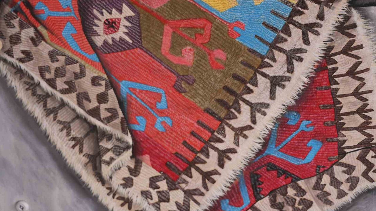 Kapadokya’da Elektrik Panoları Hiperrealist Sanata Dönüştü