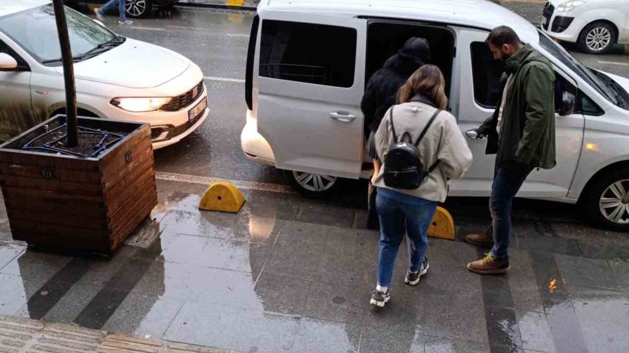 Kapaklı'da Fuhuş Operasyonu: 1 İşyeri Sahibi ve 5 Kadın Yakalandı