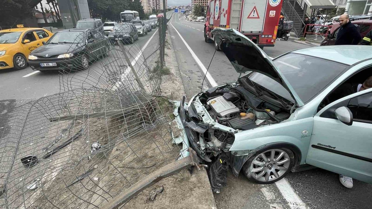 Kapaklı'da Kaza: Hafif Ticari Araç ile Otomobil Çarpıştı, Yol 1 Saat Kapandı