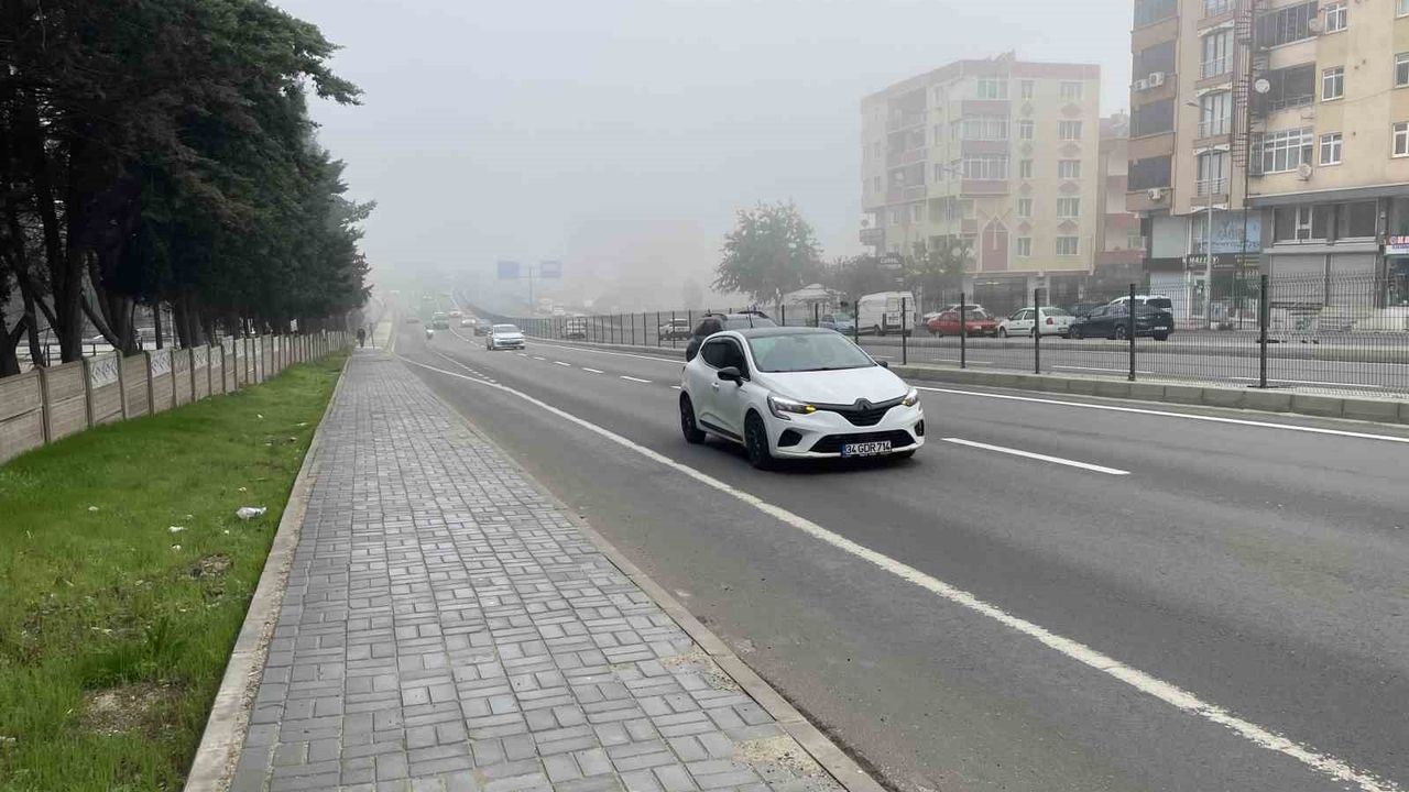 Kapaklı'da Yoğun Sis: Görüş 40 Metreye Düştü
