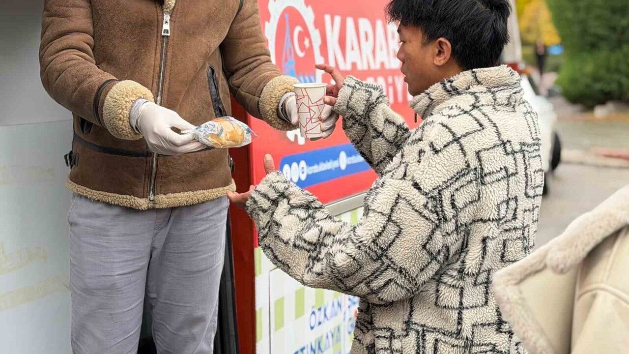Karabük Belediyesi'nden Günlük 500 Kişiye Sıcak Çorba İkramı