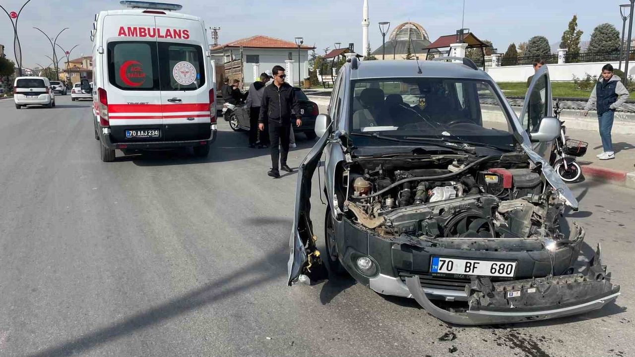 Karaman'da Motosikletli Sürücü Ölümden Döndü — Kaza Kamerada
