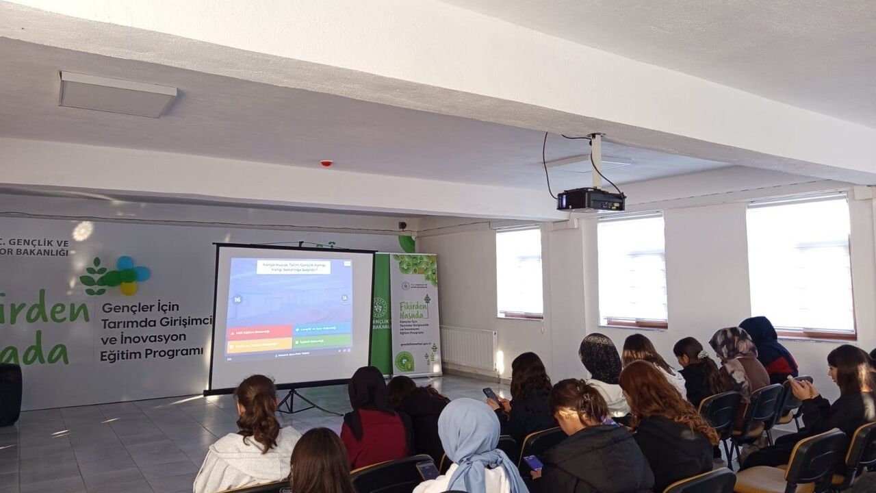 Karapınarlı Gençler Hüyük Tarım Kampı'nda — ÇEDES ile Değer Eğitimi