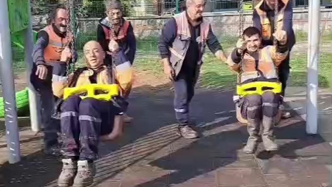 Karasu’da Belediye İşçileri Salıncakta Stres Attı