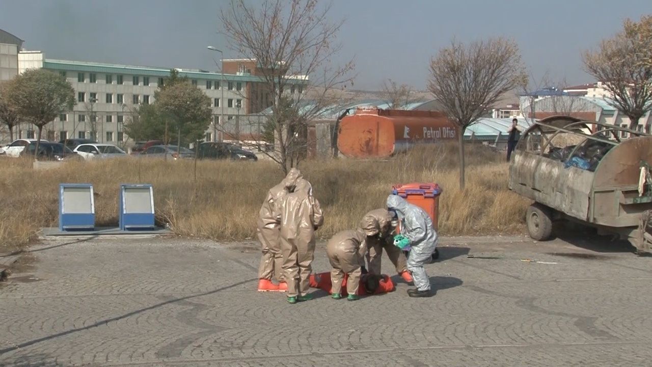 Kars'ta HAP Tatbikatı Gerçeği Aratmadı: Yangın ve KBRN Senaryosu Başarıyla Yönetildi