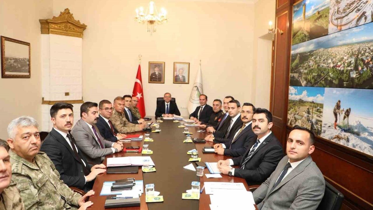 Kars'ta İl Güvenlik ve Asayiş Toplantısı — Vali Ziya Polat Başkanlığında