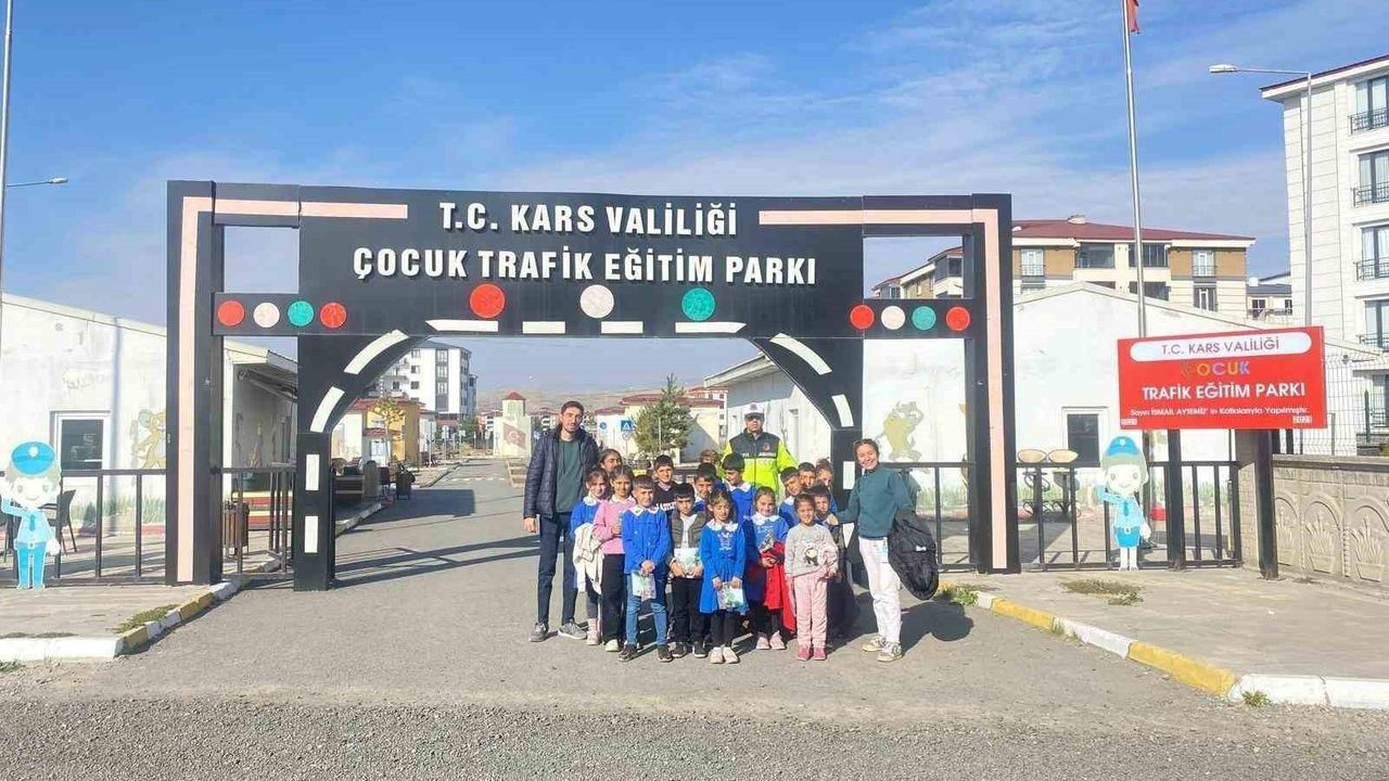 Kars'ta Jandarma'dan Öğrencilere Trafik Eğitimi