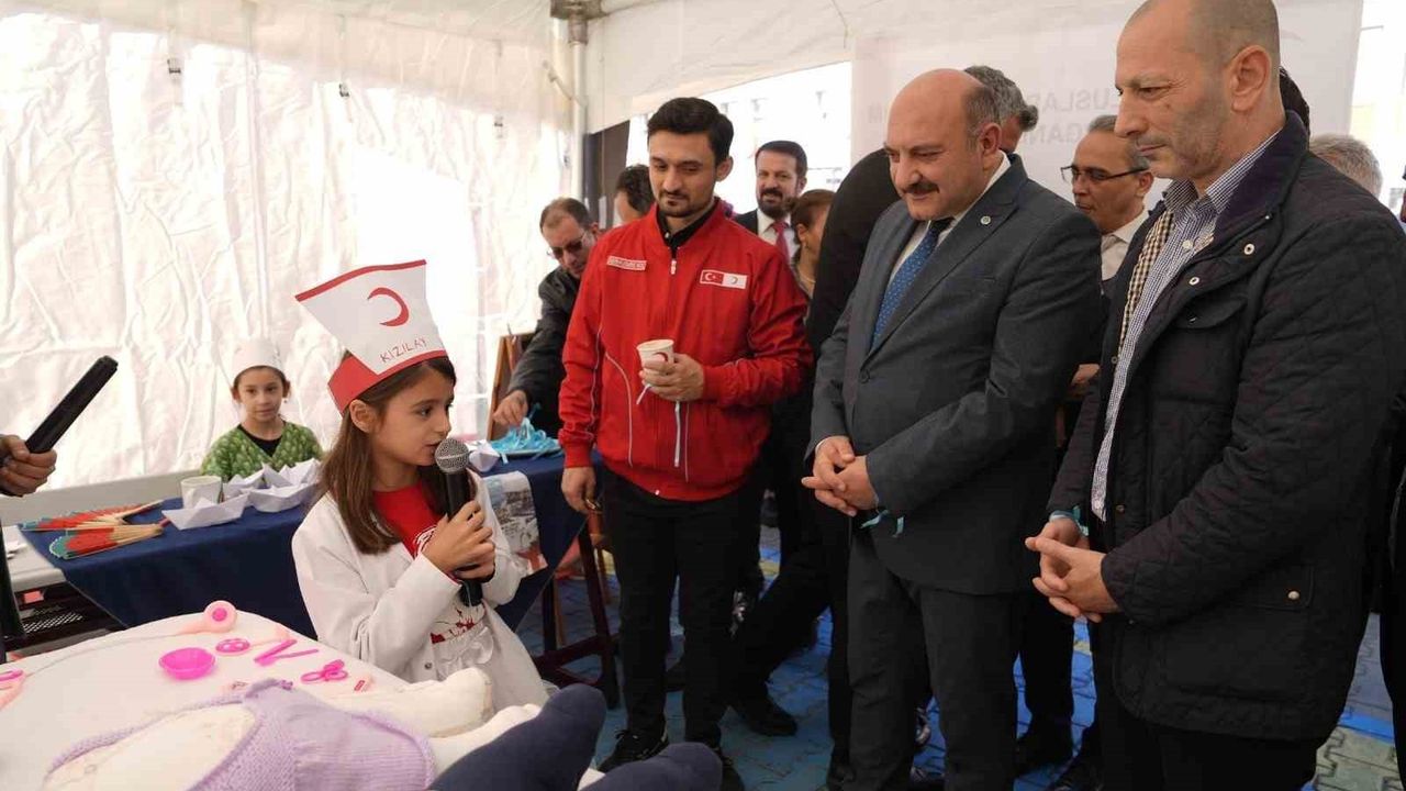 Kartal'da Kızılay Haftası: Öğrencilerden Anlamlı Gösteri