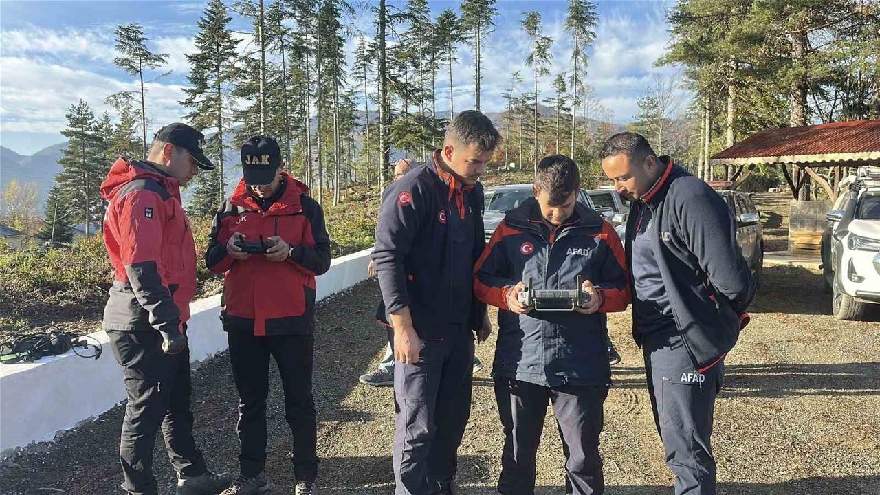 Kastamonu Bozkurt’ta Kayıp Anne Huriye Helvacı ve 5 Yaşındaki Oğlu İçin Arama 3. Günde