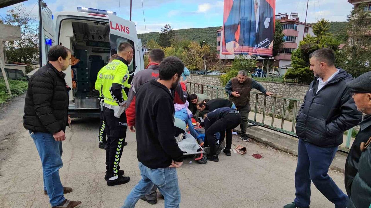Kastamonu Cide'de Kasksız Motosiklet Kazası: Sürücü Başından Yaralandı