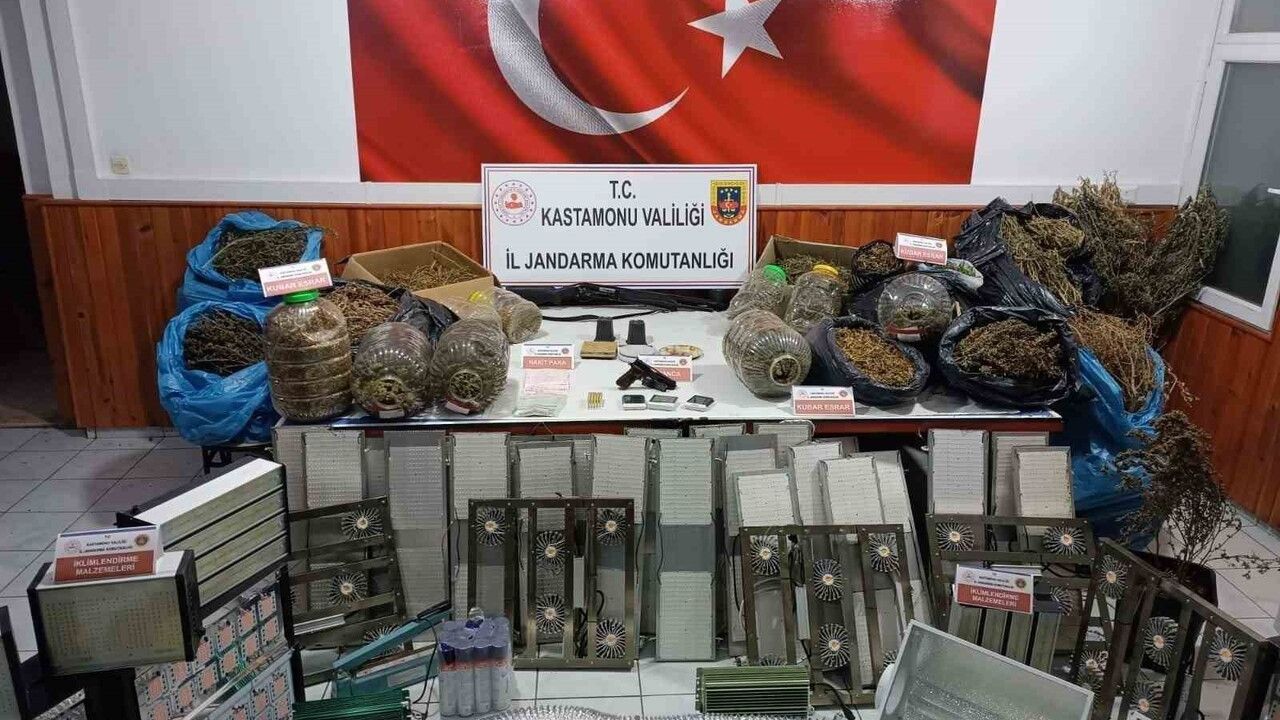 Kastamonu'da Çiftlik Evlerini Kenevir Serasına Çeviren Sanıkların Yargılanması Sürüyor