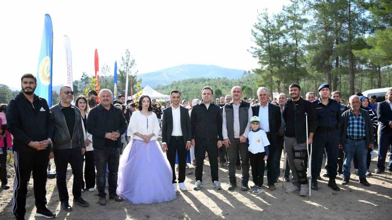 Kavaklıdere'de Millî Ağaçlandırma Günü: 11.11'de 11 Çift 'Ailem Bir Fidan' Dedi