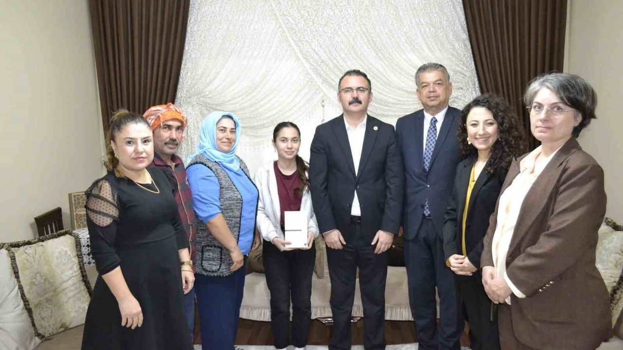 Kaymakam Ali Ekber Ateş 'Misafirim Kaymakamım' ile öğrencilerin evine konuk oldu