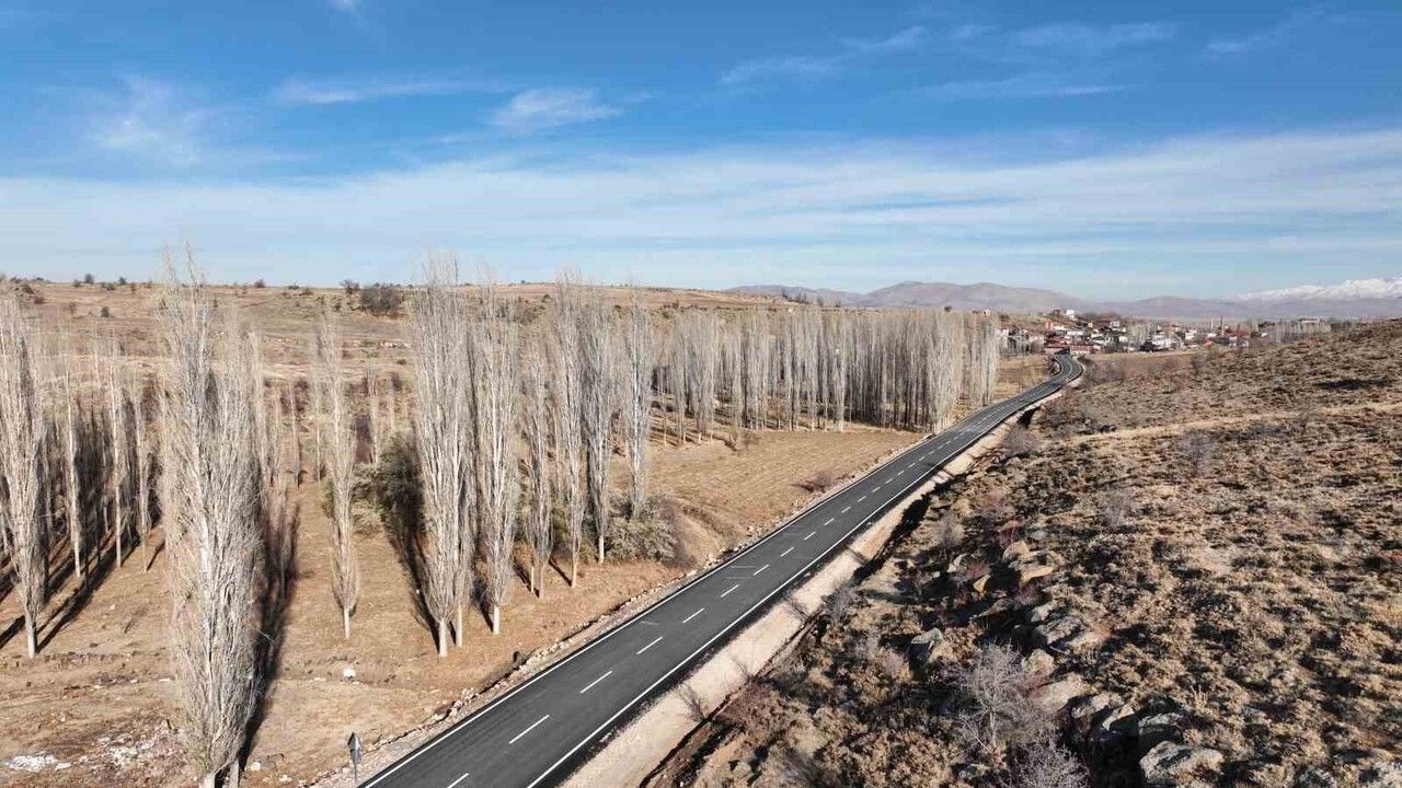 Kayseri Büyükşehir, Tomarza'nın kırsal bağlantı yolunu yeniliyor