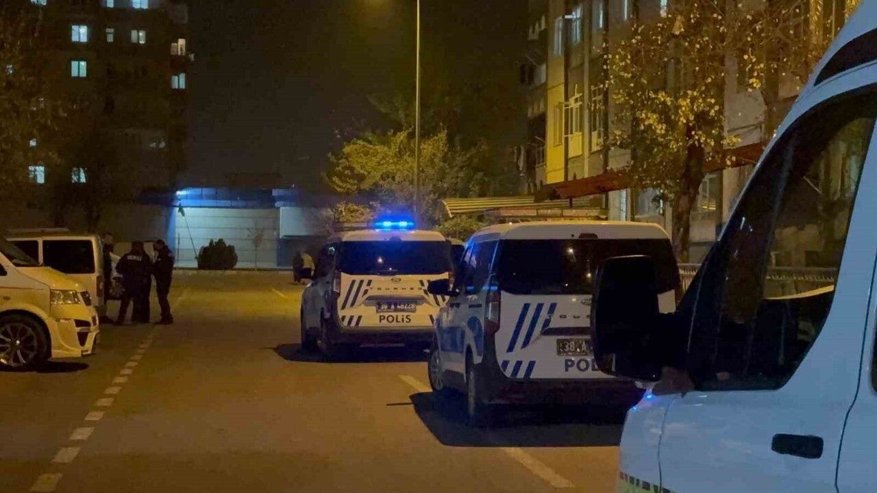 Kayseri'de Ablasının Acısına Dayanamayan Kardeş Aynı Pencereden Atladı: 1 Ağır Yaralı