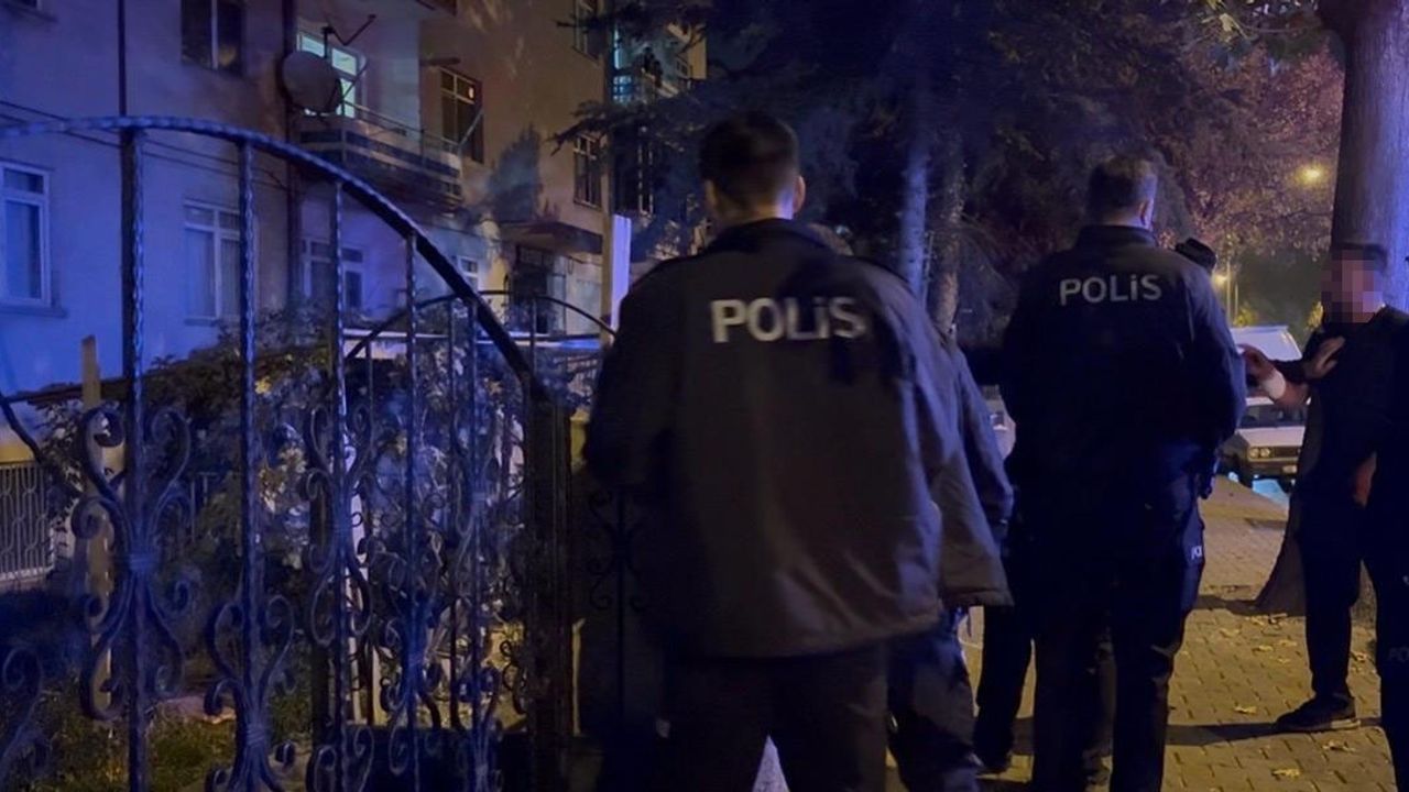 Kayseri'de Annesinden Para Alamayan M.Y. Bıçakla Kendine Zarar Vermeye Kalkıştı