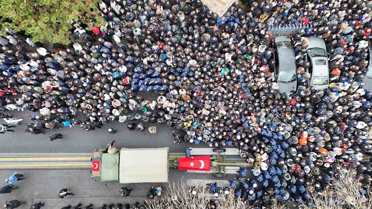 Kayseri'de Binler, C130 Şehidi Hava Pilot Binbaşı Nihat İlgen'i Uğurladı