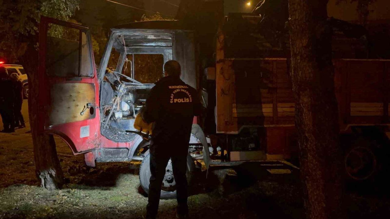 Kayseri'de Park Halindeki Kamyon Alev Alıp Hareket Etti