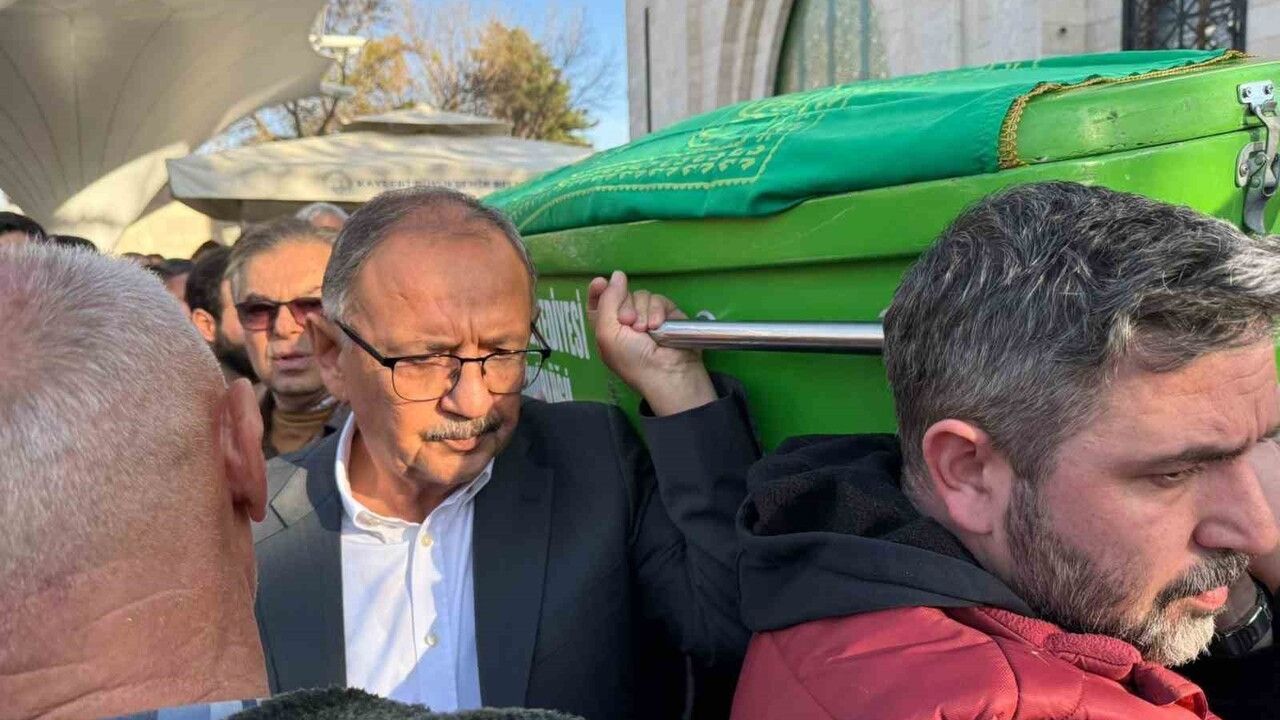 Kayseri'de Şeref Yaroğlu Toprağa Verildi