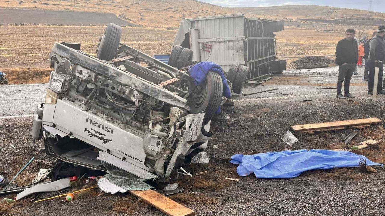 Kayseri İncesu'da Kayseri-Nevşehir Yolunda Zincirleme Kaza: Ölü ve Yaralılar