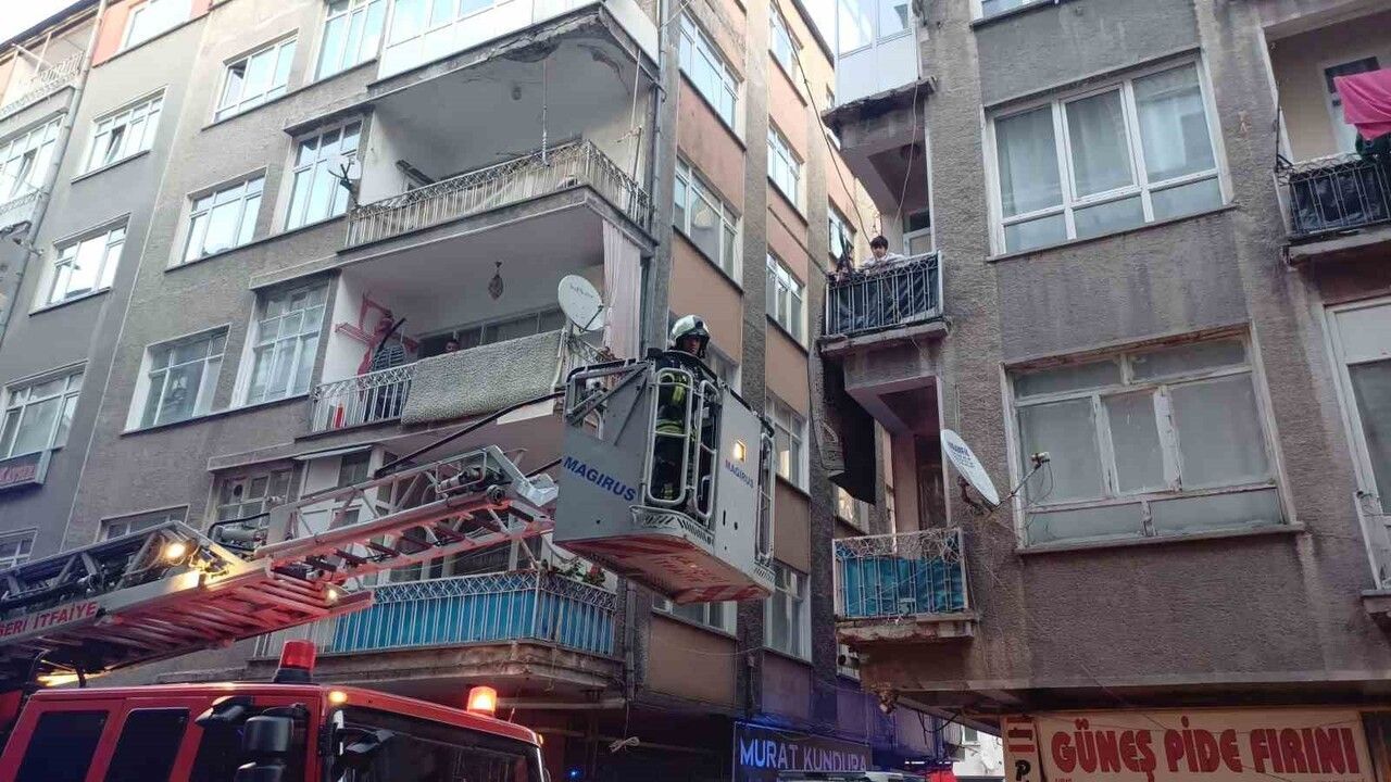 Kayseri Kocasinan'da Apartman Koridorunda Yangın Paniği