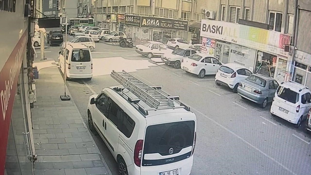 Kayseri Kocasinan'da Dur Levhasına Uymayan Sürücü Kaza Yaptı