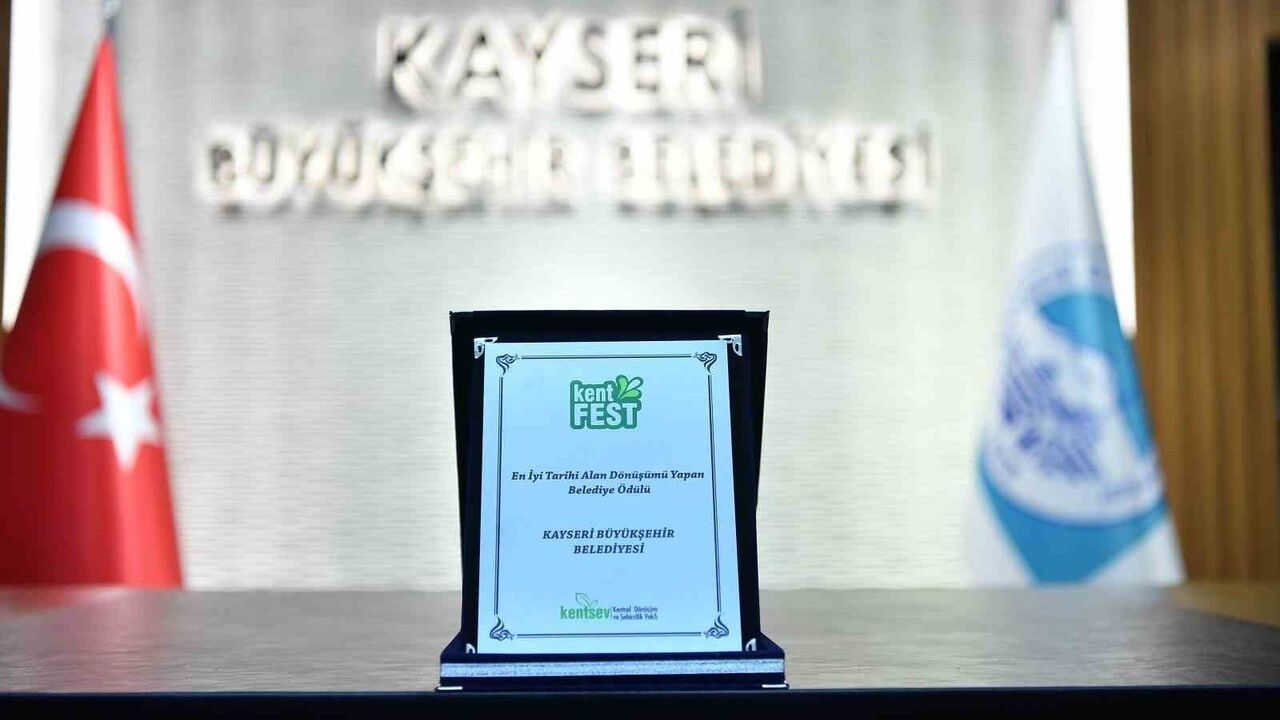 Kayseri’nin Suriçi Camikebir Projesi KentFest 2025’te ‘En İyi Tarihi Alan Dönüşümü’ Ödülünü Aldı