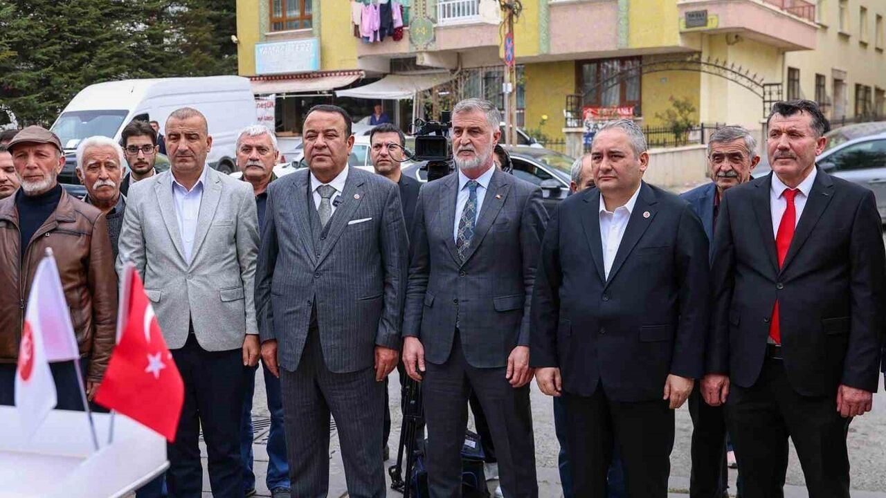 Keçiören Belediye Başkanı Özarslan, Yeşiltepe'de Özel Halk Otobüsü Şoförleriyle Buluştu