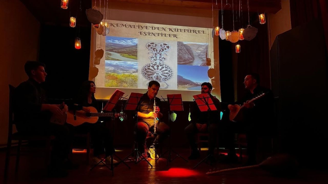 Kemaliye'de Eğin Kültürü Manili Tiyatroyla Sahneye Taşındı