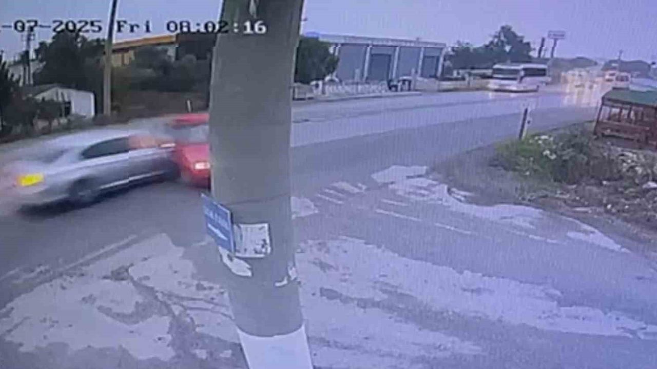Kemalpaşa'da trafik kazası: 2 ölü, 4 yaralı — Kaza kamerada