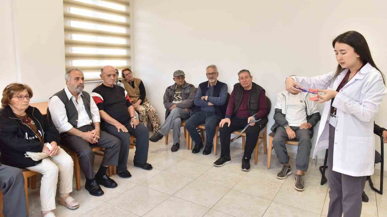 Kepez Belediyesi'nden Huzurevi Sakinlerine Ağız ve Diş Sağlığı Taraması