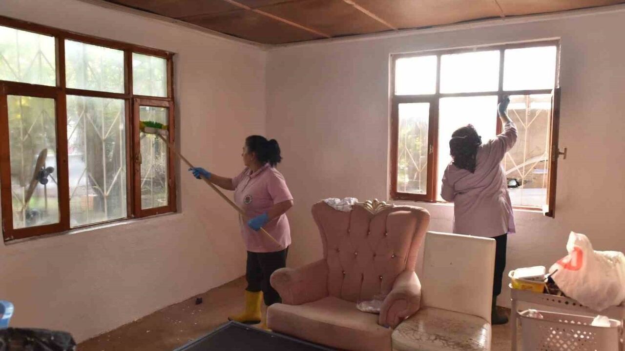 Kepez Belediyesi'nden Yanan Aileye Yardım — Başkan Mesut Kocagöz Müdahale Etti