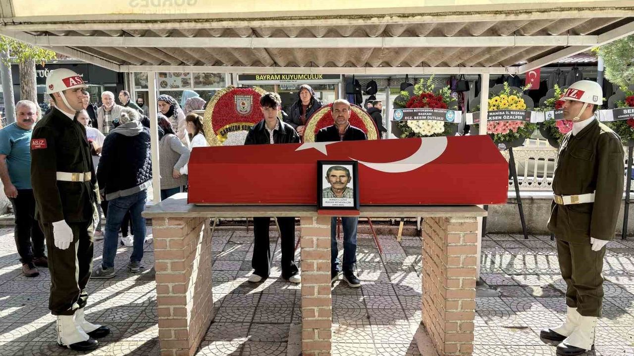 Kıbrıs Gazisi Hasan Hüseyin Çin, Gördes'te Askeri Törenle Uğurlandı