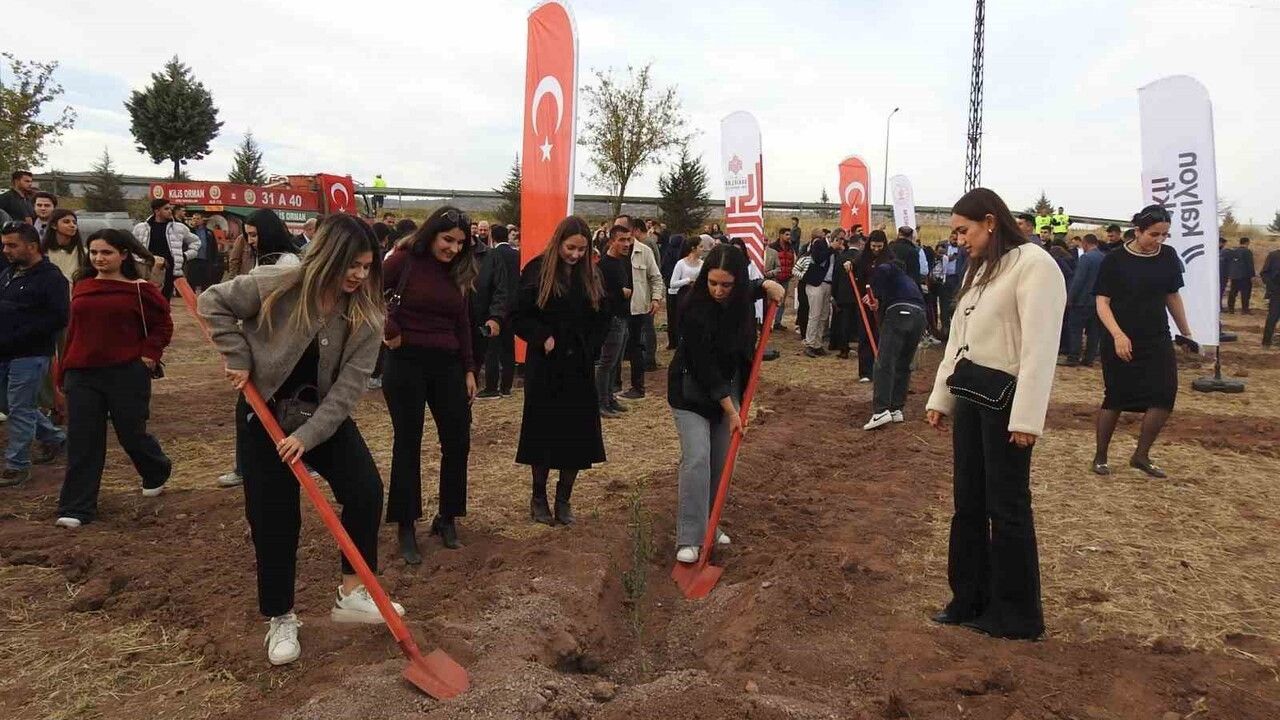 Kilis'te 'Çiftçiye Hayat Olsun' ile 10 Bin Fidan Toprakla Buluştu