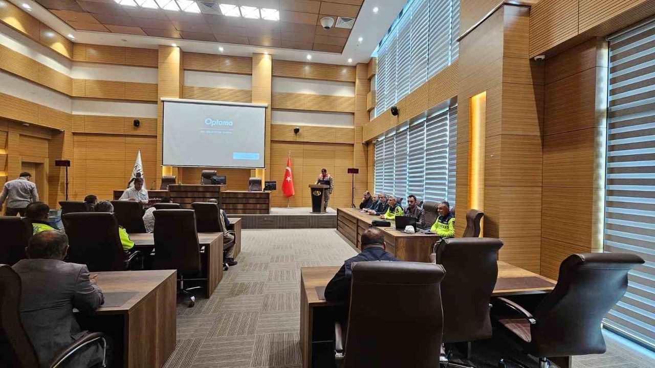 Kilis'te Hafriyat Araçlarına Eğitim: Trafik ve Çevre Bilinci Güçlendirildi