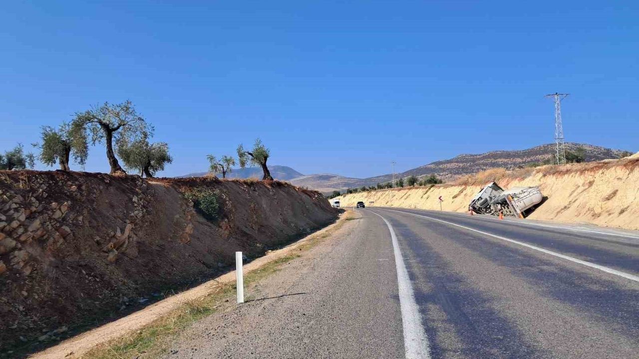 Kilis'te Kamyon, Tır ve Beton Mikseri Çarpıştı: Şans Eseri Yaralanma Yok