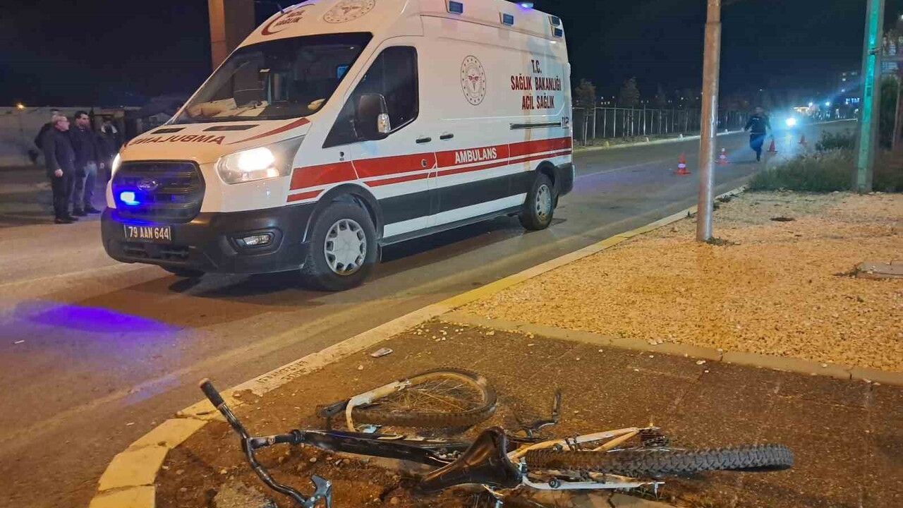 Kilis'te Otomobil ile Bisiklet Çarpıştı: 1 Kişi Ağır Yaralandı