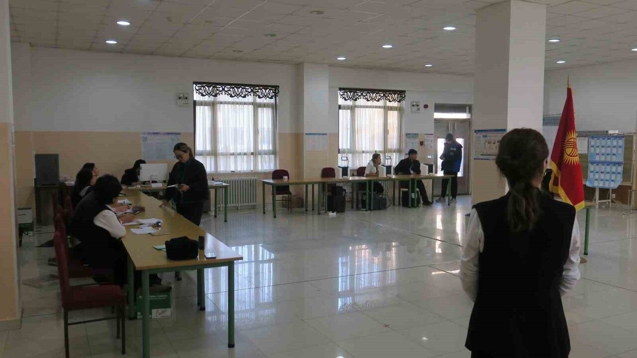 Kırgızistan'da Erken Parlamento Seçimleri Başladı — Halk Sandıkta