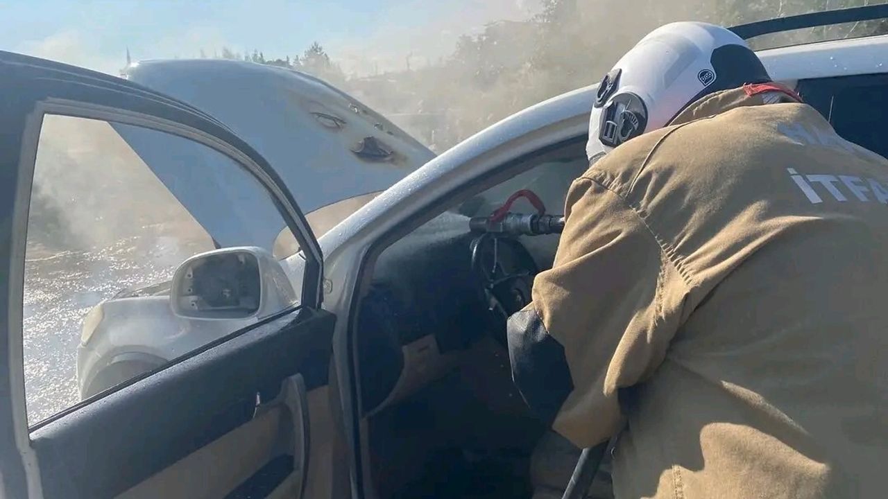 Kırıkhan'da cip motoru alev aldı