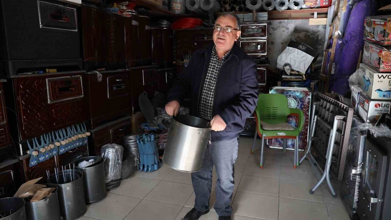 Kırşehir Uzun Çarşı’da Soba Satışları Yüzde 10 Arttı