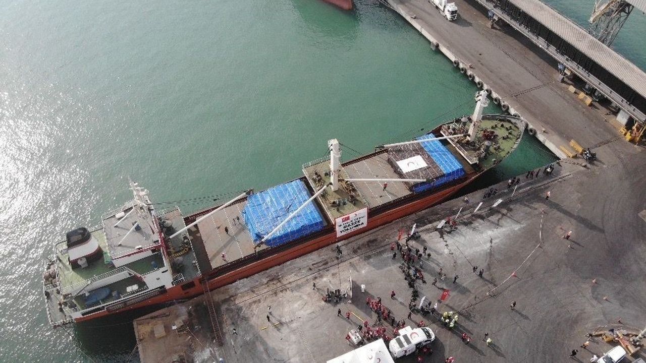 Kızılay 18. İyilik Gemisi Gazze'ye Uğurlandı: Yaklaşık 800 Ton Yardım