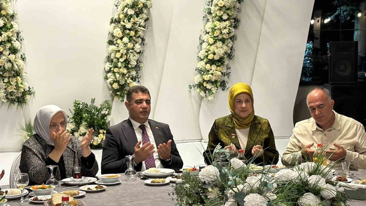 Kızılay Başkanı Yılmaz, Düzce’de 41 yıllık öğretmenine veda etti